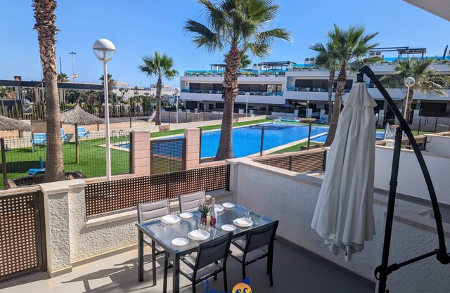Modern 3 Bedroom Townhouse with Communal Pool LB24