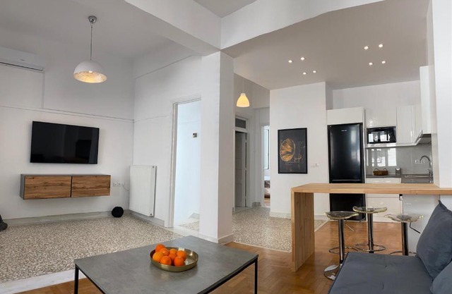 Modern 3BR Maisonette with garden 10 min from Acropolis
