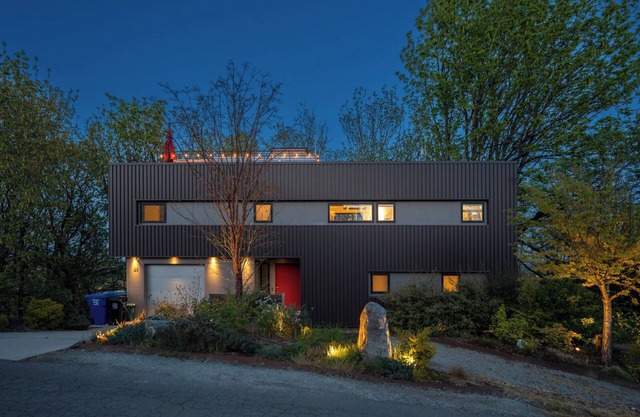 Modern 3BR Retreat w/Rooftop Hot Tub, Firepit & City Views