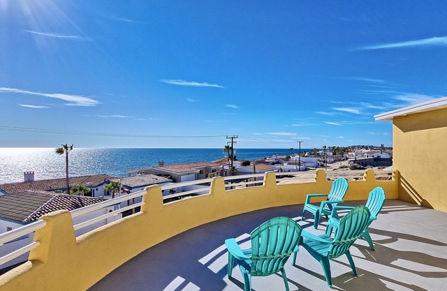 MODERN 5 Star Home in Las Conchas. IMPECCABLY CLEAN, A+ views. PRIVATE