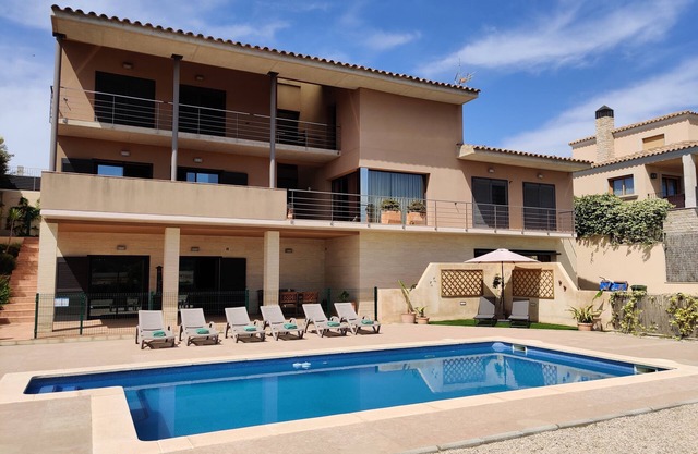 Modern and comfortable apartment with shared swimming pool