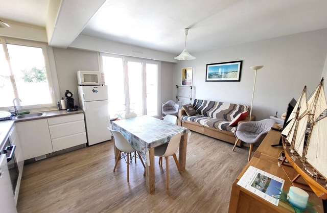 Modern Apartment - 300m Beach - Pets Allowed