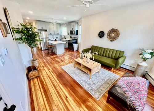 Modern Apartment - 3 Bedrooms, 2 Bathrooms