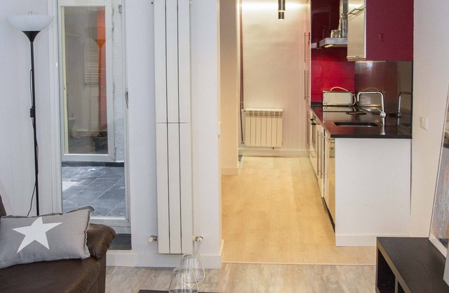 MODERN APARTMENT, BRIGHT, WELL LOCATED