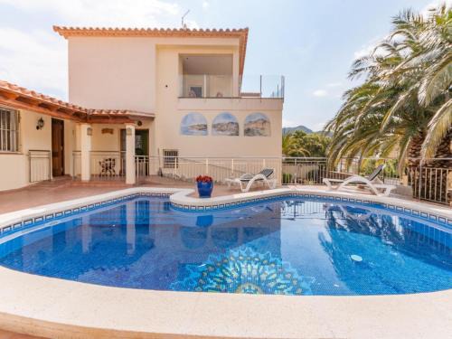 Modern Apartment in Roses with Swimming Pool