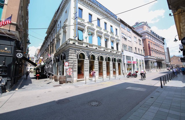 Modern Apartment in the Heart of the City Center!