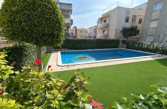 Modern Apartment w/Pool and Parking Hostem