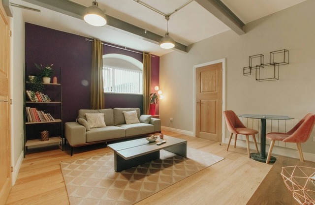 Modern Apartment with Netflix/free parking. B8