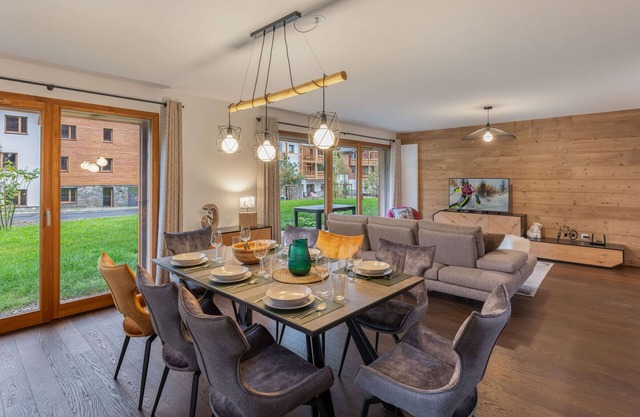 Modern Apartment with 3 Bedrooms, Garage, Ski Room, Near Megève Village