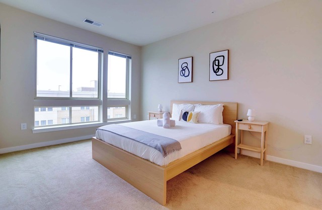 Modern Apt | Pool & Gym Access