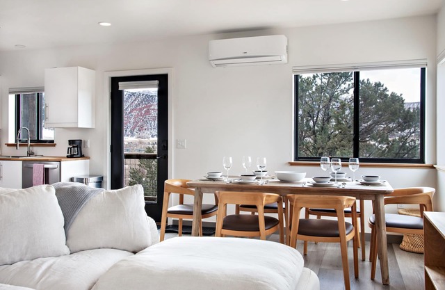 Modern Apt. w/Grill, MTN Views Near Dwtn Basalt, Whole Foods, 25 min. to Aspen!