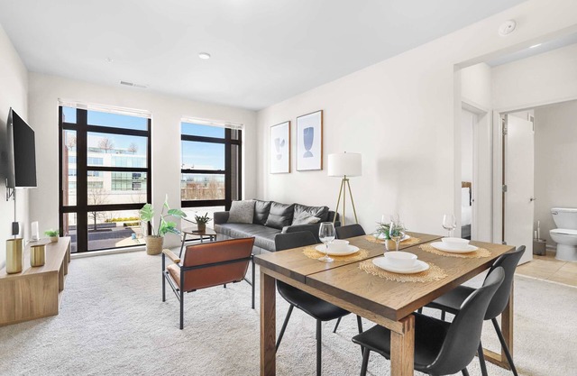 Modern Apt W Gym & Near Metro