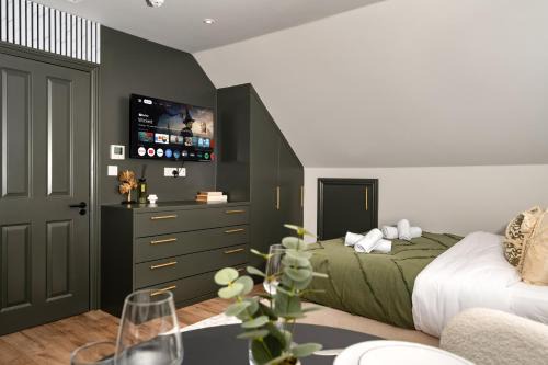 Modern Arnos Grove Studio, Air Conditioning