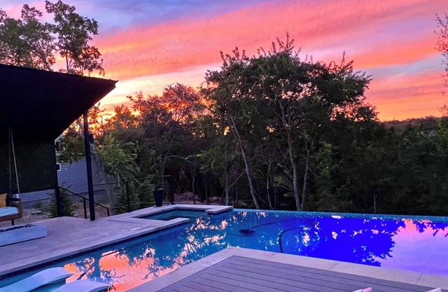 Modern Austin home with private pool/hot tub & lake access, 2 stand up boards!