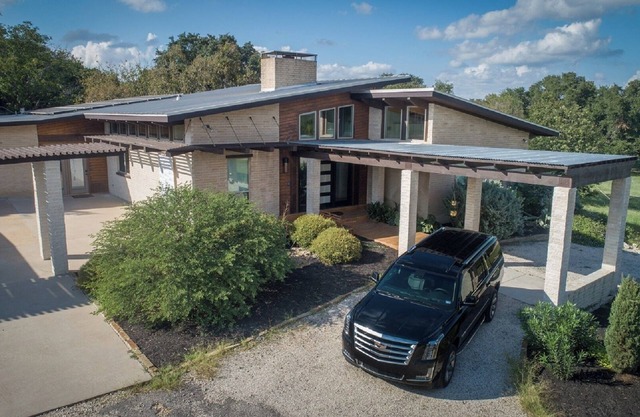 Modern Austin Retreat Getaway - exquisite home!