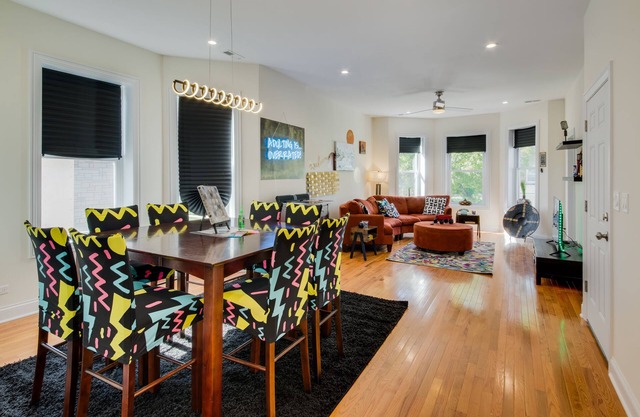 Modern "Blast From The Past" A Real Retreat 3Bedroom Unit