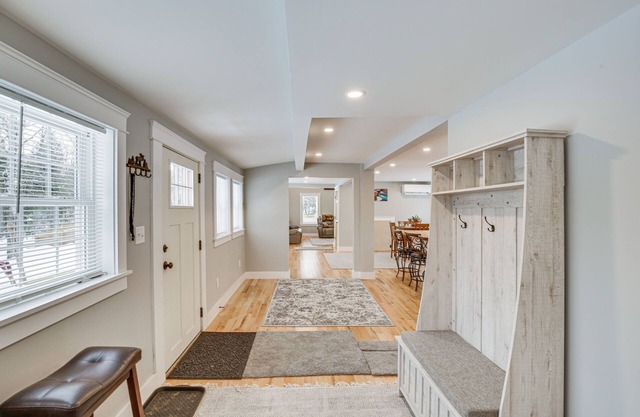 Modern Bridgton Vacation Rental ~ 12 Mi to Slopes!