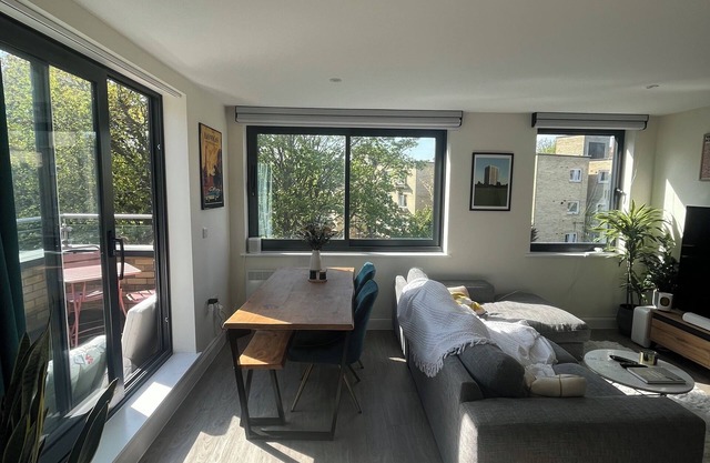 Modern & Bright | 2 Bed | Pvt Balcony | Islington