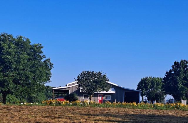 Modern Bunkhouse in a rural Virginia setting near Williamsburg & Smithfield