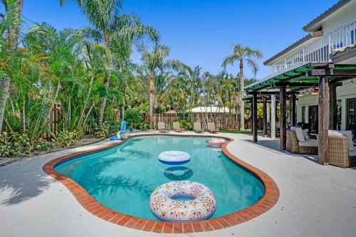 Modern Chic 7-BR w Amazing Pool Gameroom