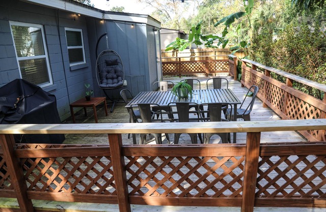 Modern City Haven with Expansive Back Deck and Yard – Sleeps 9