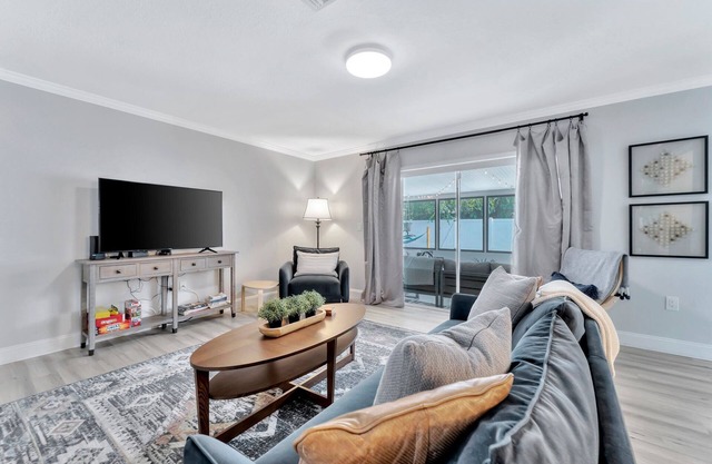 🔆Modern Coastal Cottage🔆 Heated Pool, Beaches, Dunedin