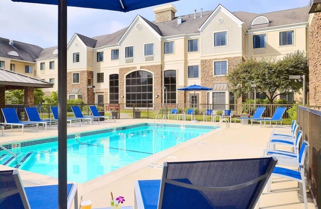 Modern Comfort in Houston's Shopping Hub! Close to Galleria Mall!