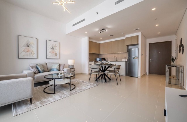 Modern Comfort Meets Elegance in Creek Harbour – 1BDR at 17 Icon Bay