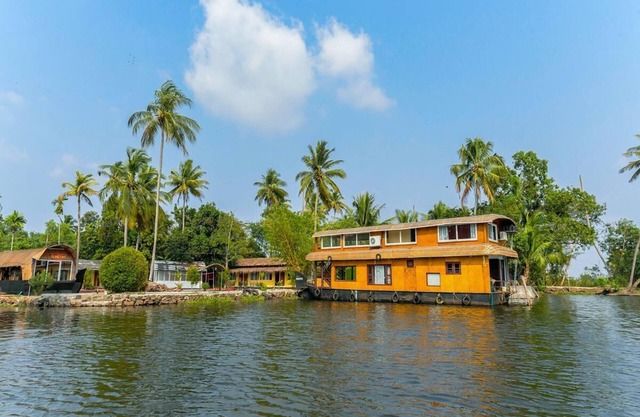 Modern&comfortable furnishing Lake Resort Alleppey