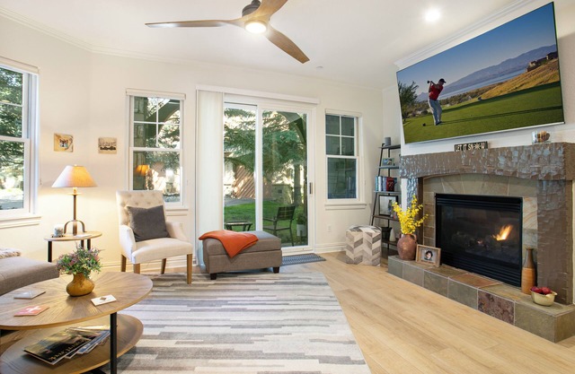 Modern Condo Across the Street from Ski Resort! Tons of Amenities