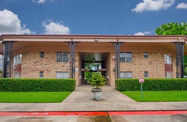 Modern Condo - Best Location. Galleria Area.