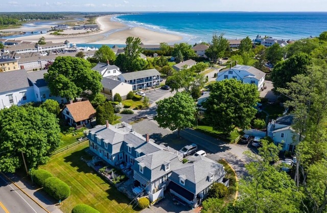 Modern condo in ideal Ogunquit location