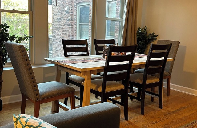 Modern Condo-Obama & University of Chicago Area