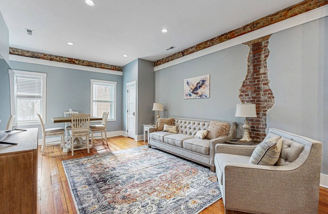 Modern Condo over Main Street with full kitchen, Wifi and Central AC