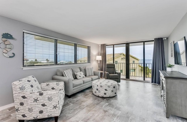 Modern condo, private balconies, with elevator!