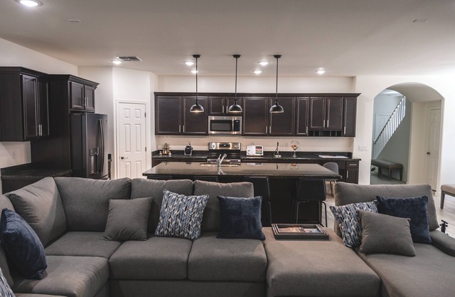 MODERN/Contemporary Smart Home! Comfort at its MAX!