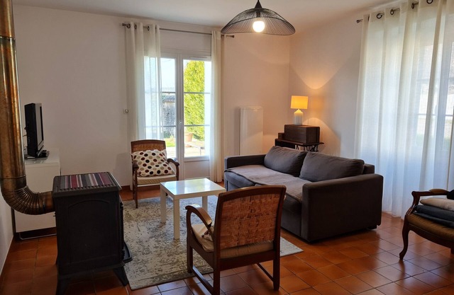 Modern cottage with garden, terrace, and private parking