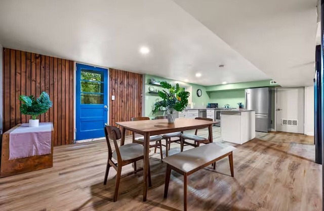 Modern & Cozy Basement Apartment Minutes to Duluth