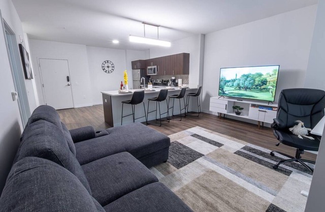 Modern Downtown Condo Walkable + Pool & Gym