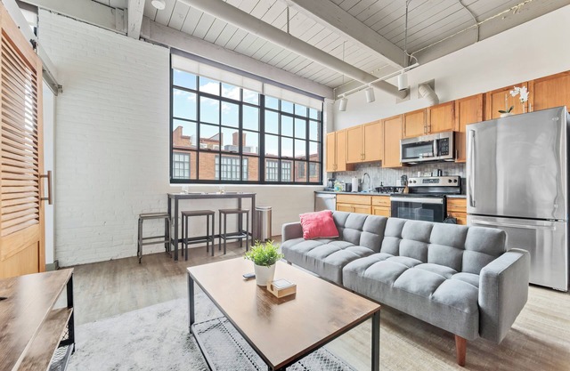 Modern Downtown Haven, Sofa Bed, Cafe, Parking & WiFi