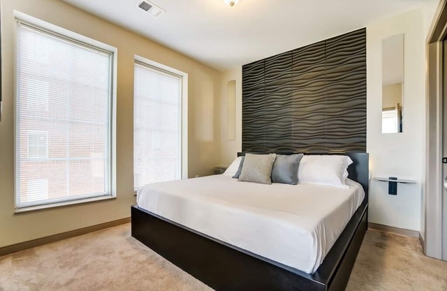 Modern Downtown Luxury Apartment w/View