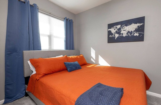 Modern Downtown Retreat | Private | Free Parking