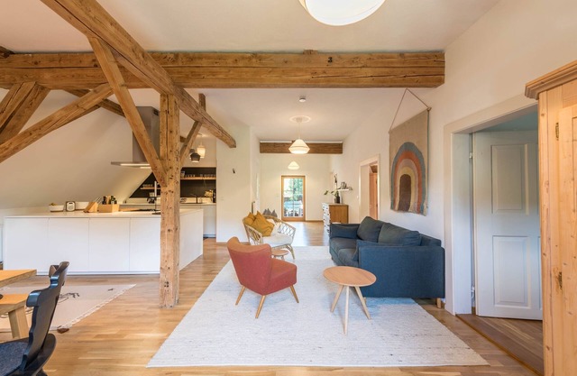 Modern Dream Holiday Apartment with Balcony & Wi-Fi