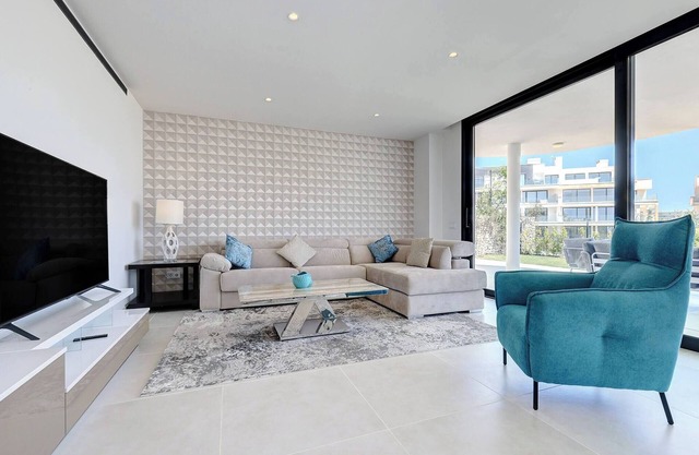 Modern El Higueron West Apt with Private Garden & BBQ