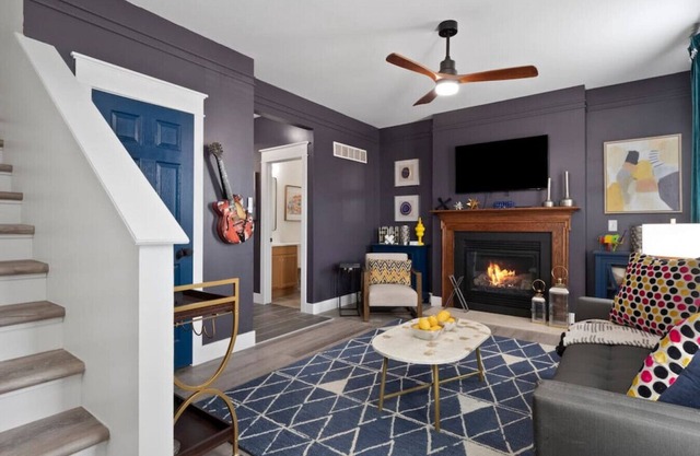 Modern Escape/ Sleeps 12/Near St. Louis Must-Sees