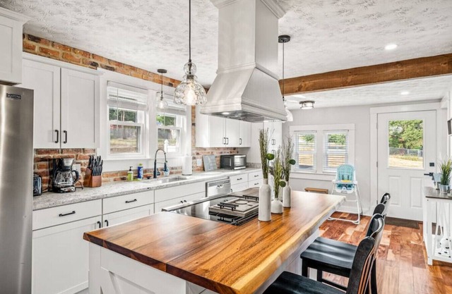 Modern Farmhouse w/Hot Tub, Close to SNP
