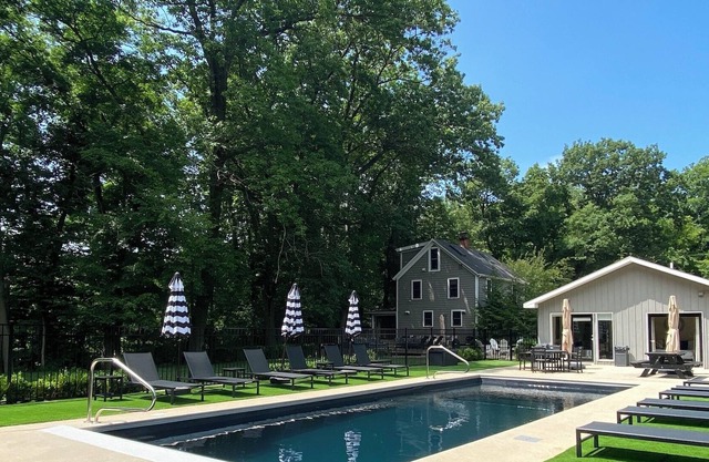 Modern Farmhouse w/ Pool, Hot Tub & Guest House, 5 mins to Beach