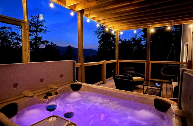 Modern Five Star Stay | Serene Mtn Views | Hot Tub