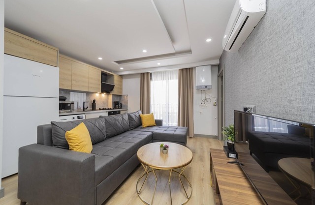 Modern Flat w Balcony 10 min to Beach in Antalya