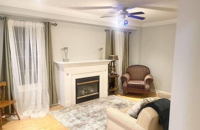 Modern furnished and fully stocked 4 bed, 3 bath house in central Brampton